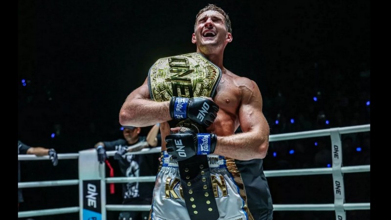 Braveheart Carrillo eclipses Shadow to win world title
