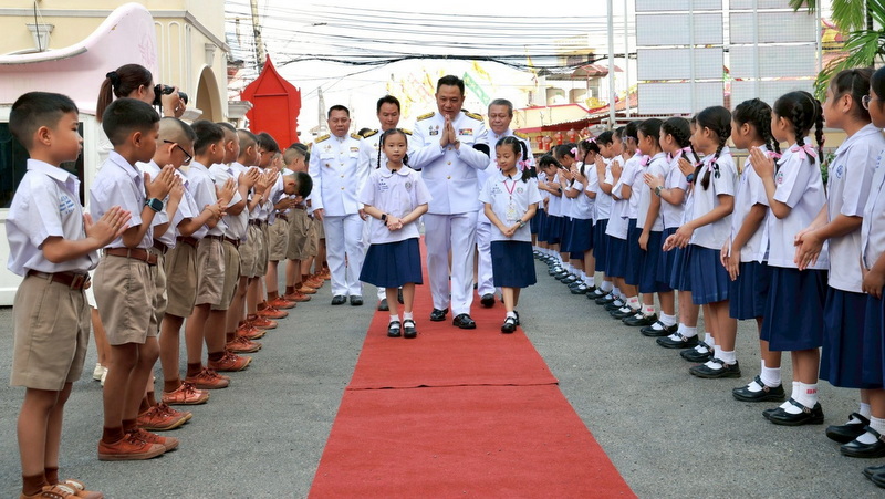 Bang Neow school celebrates Royal Award