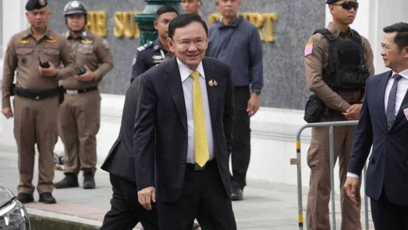 Daughter expects Thaksin to quit politics