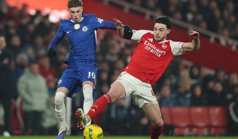 Arsenal face Chelsea title test, troubled Spurs in spotlight