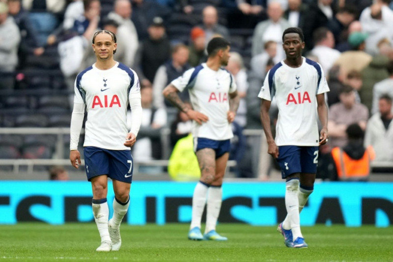 Spurs sink ever closer to abyss