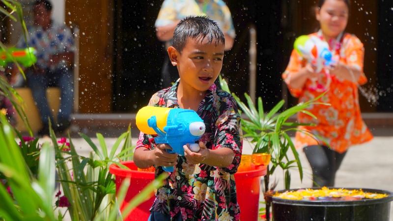 Govt offices to close for Chakri Day, Songkran breaks