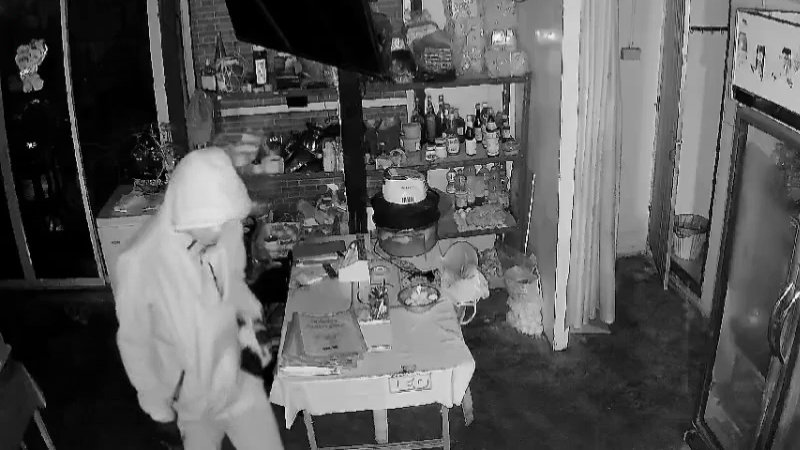 Restaurant owner chases off burglar with samurai sword