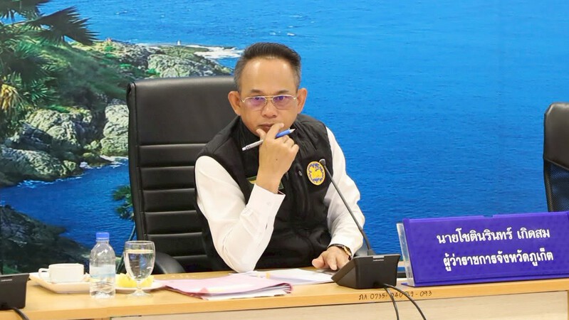 Silence: Governor dodges questions about investigations into corruption