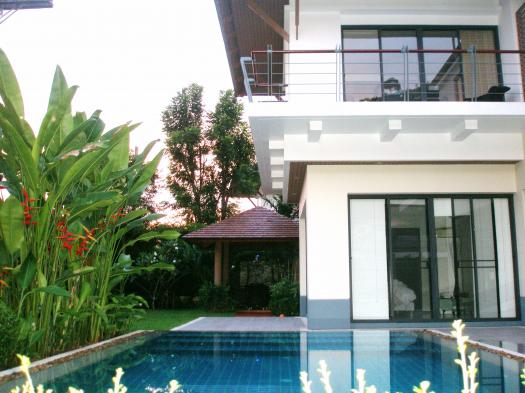 4 Beds/4 Baths Villa for rent